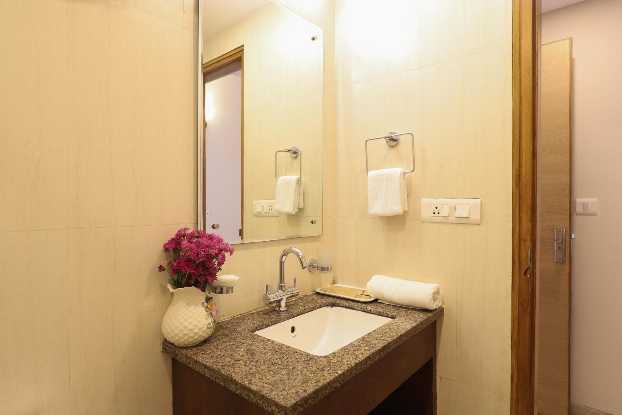 Veera Strand Park Serviced Apartments Near كالانغيُت المظهر الخارجي الصورة